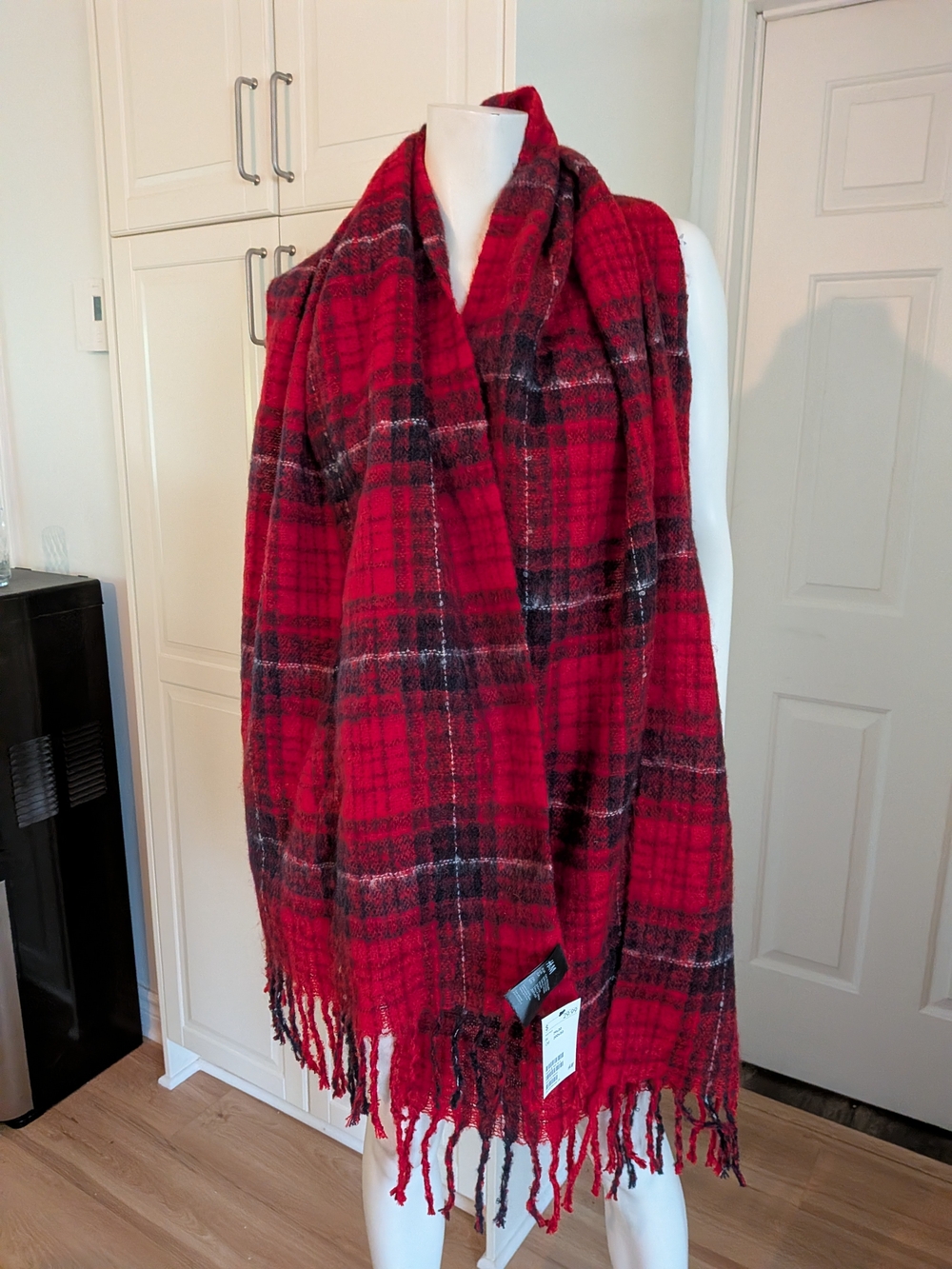 Cozy Red Plaid Tassel Throw Blanket - Soft Home Accent